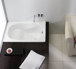 Agencer une petite salle de bains : les astuces pour gagner de la place