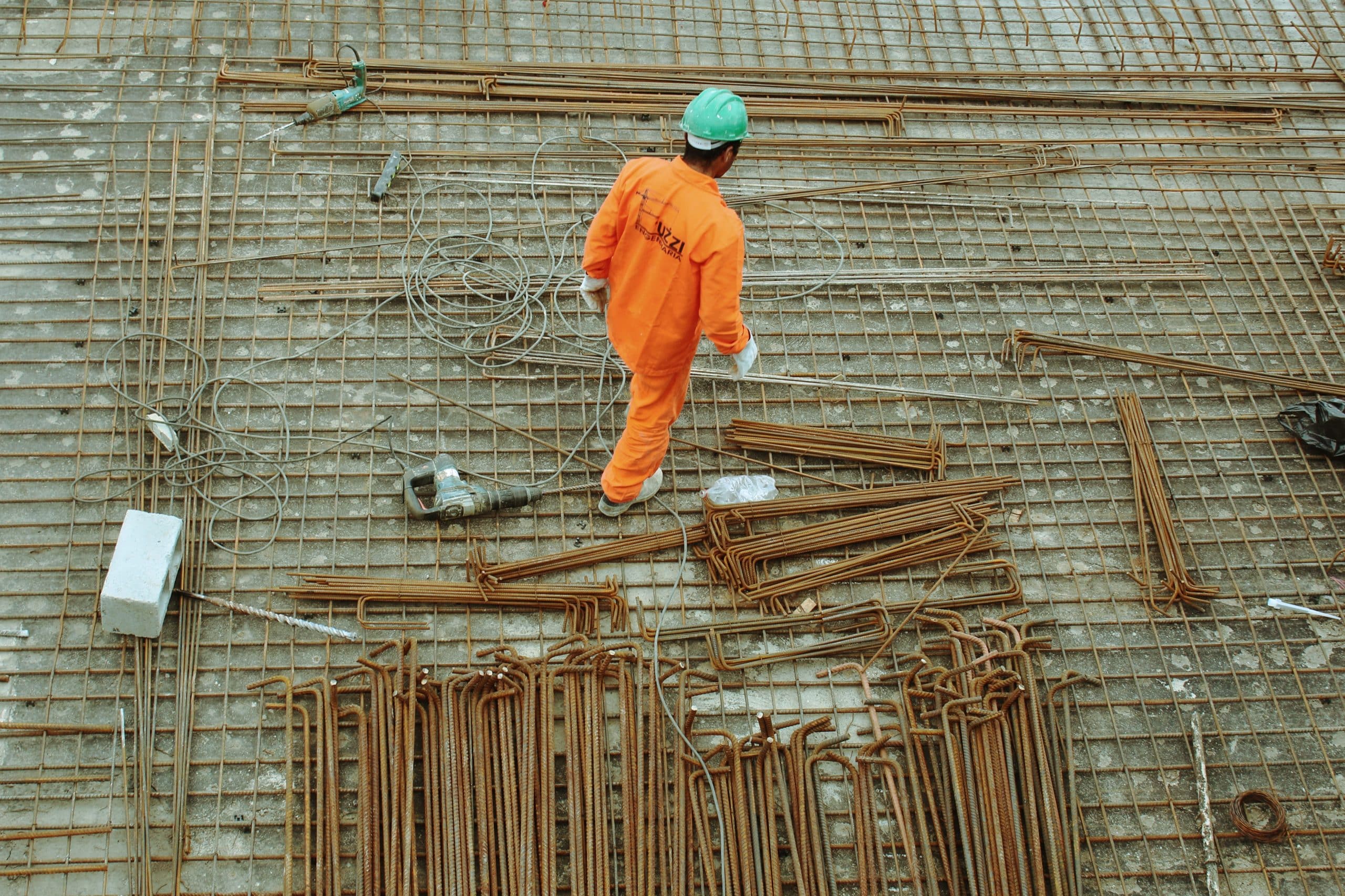 Artisan sur chantier de construction