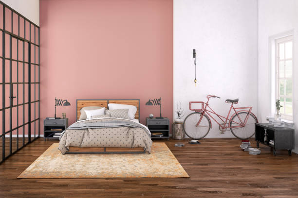Chambre spacieuse avec un mur de couleur saumon et un autre blanc