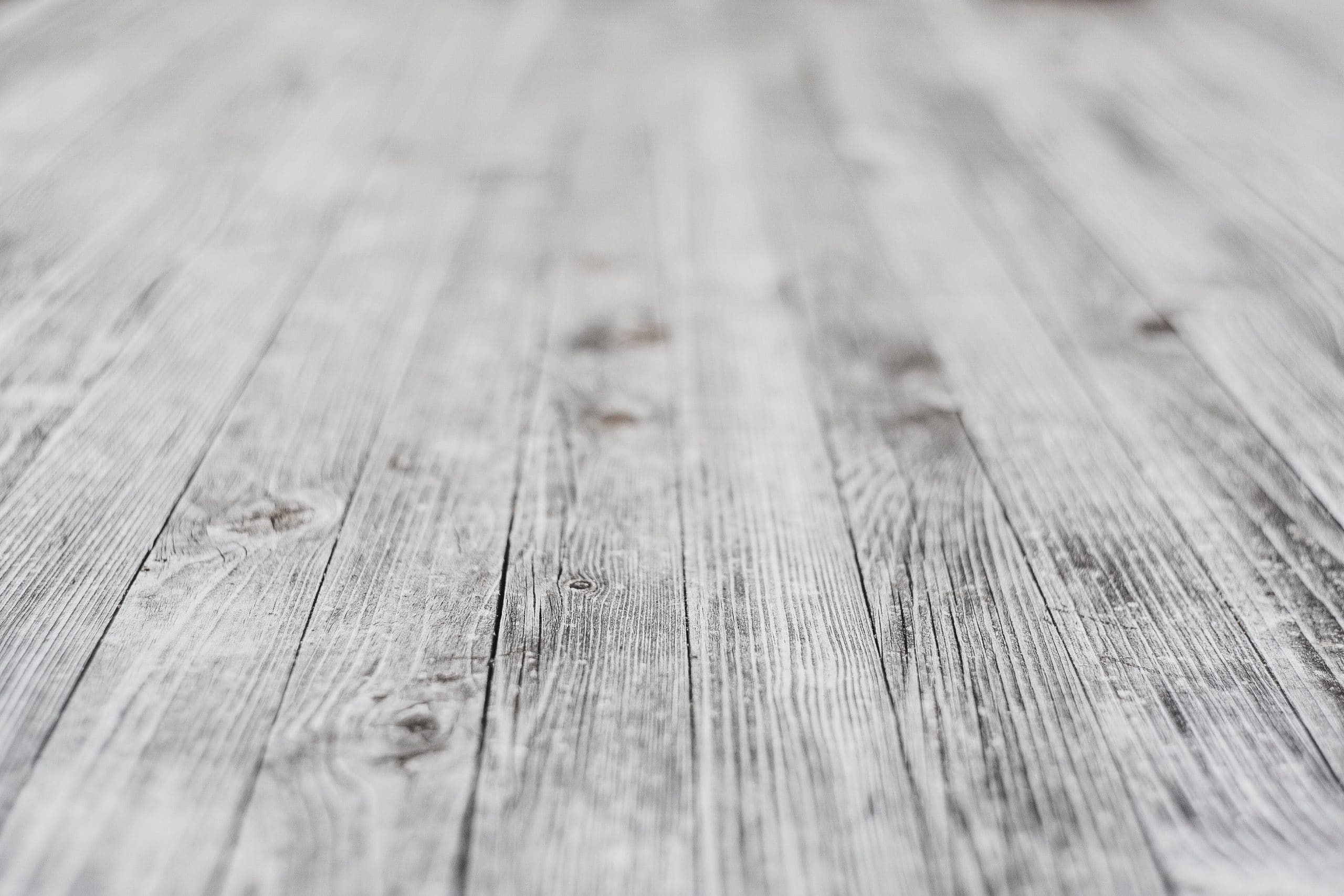 Gros plan sur du parquet en bois gris