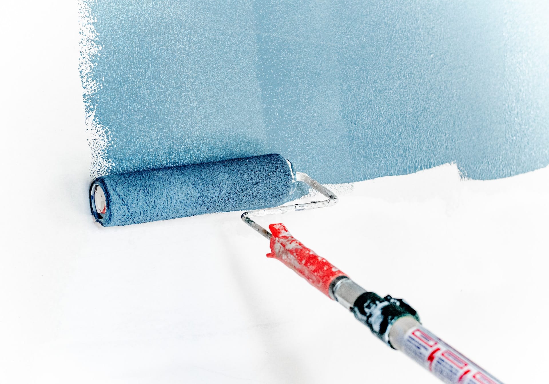 Comment bien poncer un mur avant de peindre ? Réussir sa Rénovation